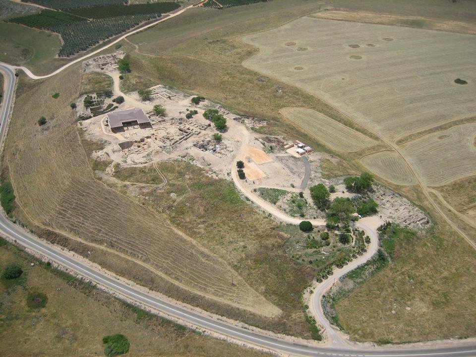 聖書ゆかりの遺丘群：メギド、ハゾル、ベエル・シェバ